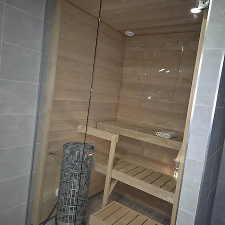 2nd Floor, 33m2 1-bedroom App, Sauna, Close To The Shop, Airport And Train Station 万塔